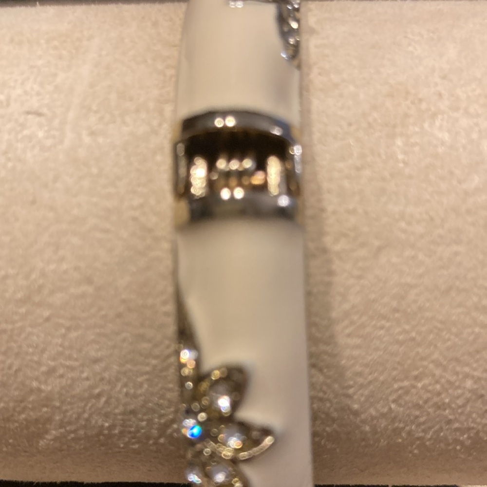 Elegant Tommy Bahama Cream Enamel Crystal Bangle Bracelet - Picture 3 of 4